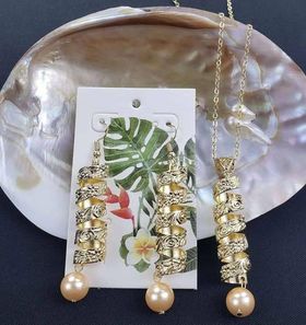 Beautiful Set of Jewelry with colorful Pearl to choose