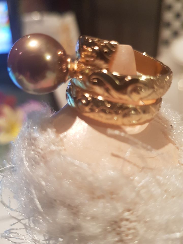 Hawaiian beautiful brown pearl ring with different size to choose from.