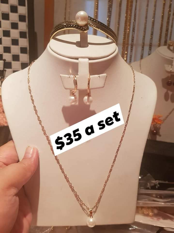 Thelma Mauai shopping for attached jewelry