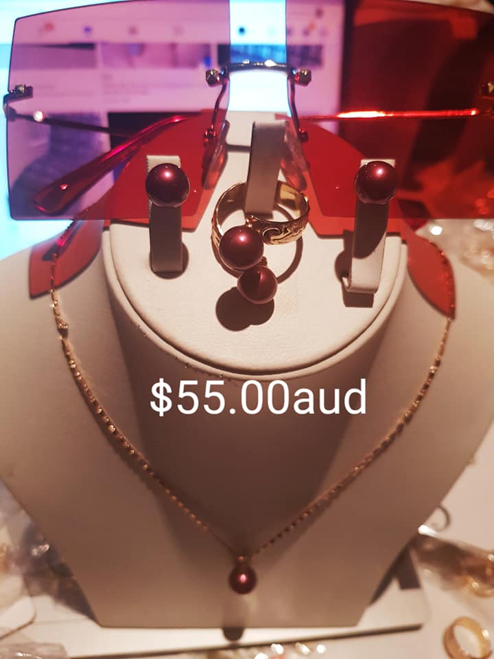 Wendolin Henry shopping online with Upick Idrop for 2 x jewelry sets